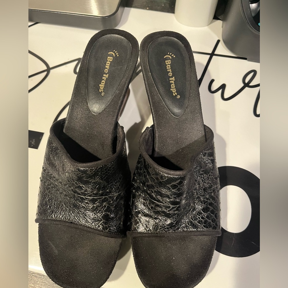 Bare Traps Black Slip On Sandals EXCELLENT CONDITION Size 11
